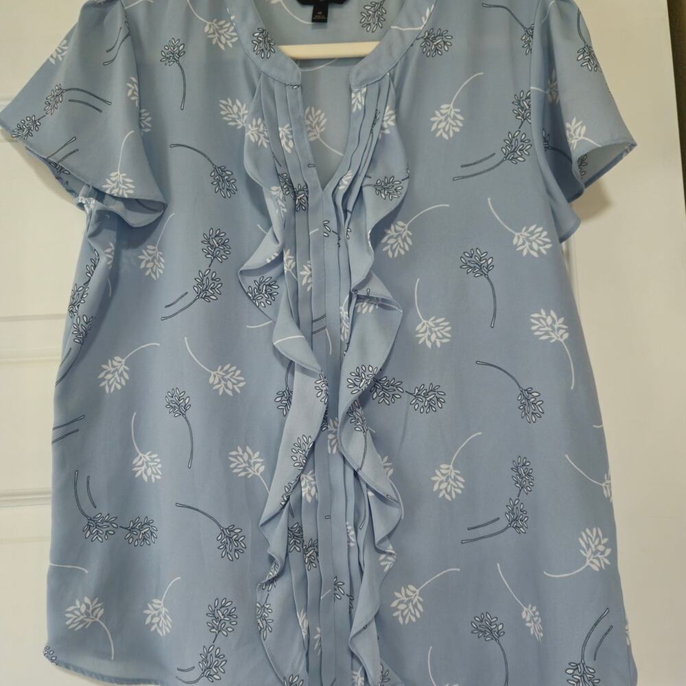 Banana Republic Blue & White Floral Ruffle V-Neck Blouse Top size M